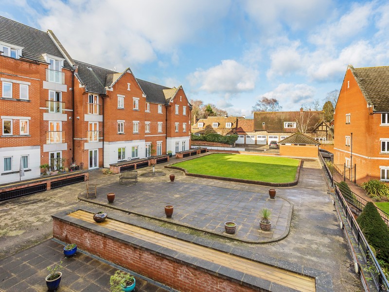 2 Bed Apartment To Rent in Horsham